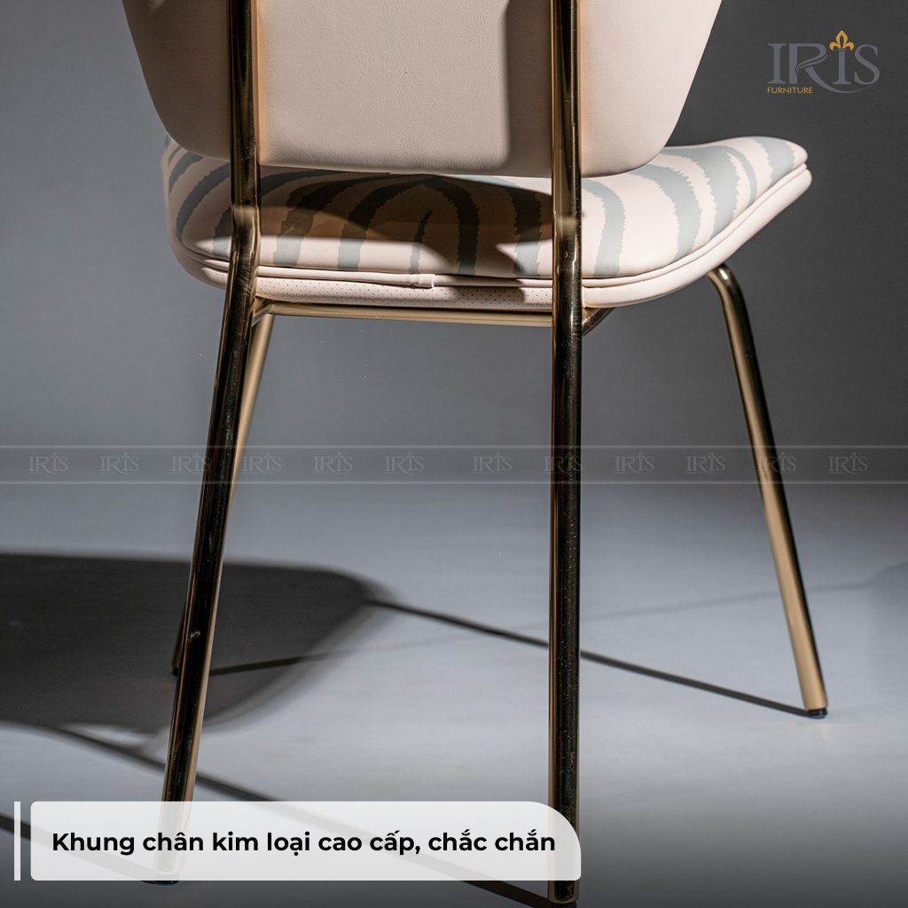 Khung chân cách điệu sang trọng