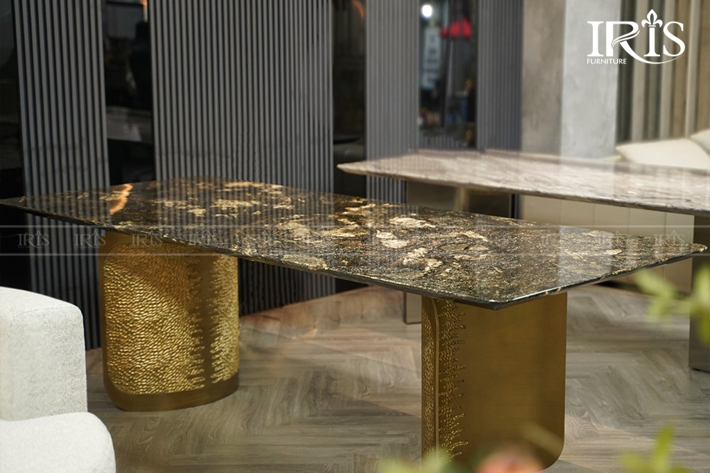 Bàn ăn mặt đá cao cấp Black Gold Universe thể hiện đẳng cấp Ý